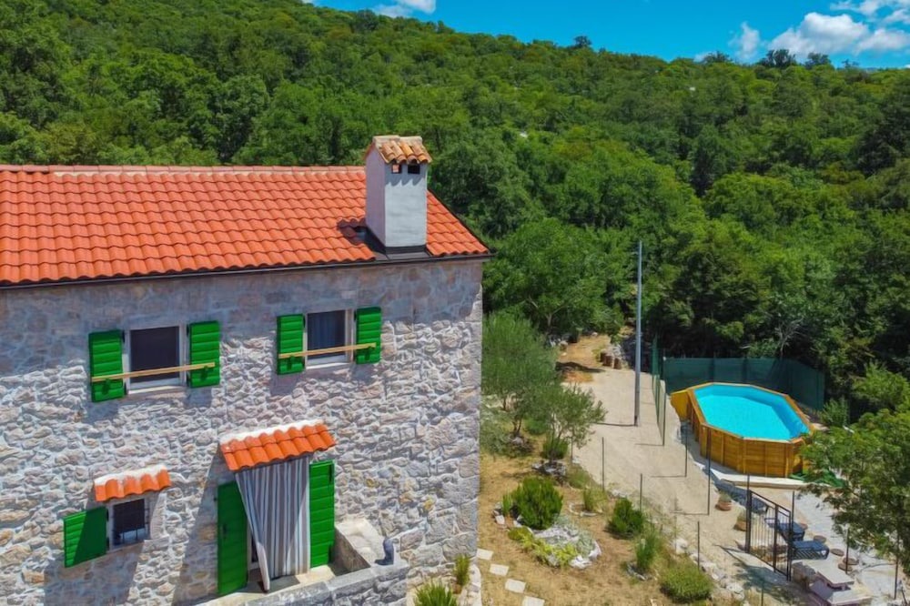 Photo of Outdoor in Cres