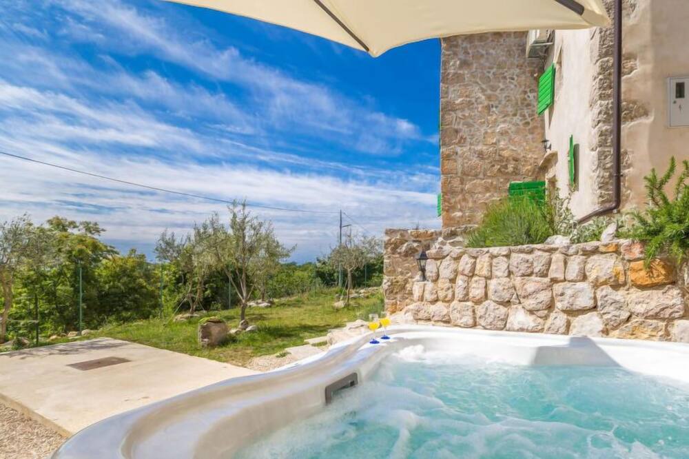 Photo of Outdoor in Cres