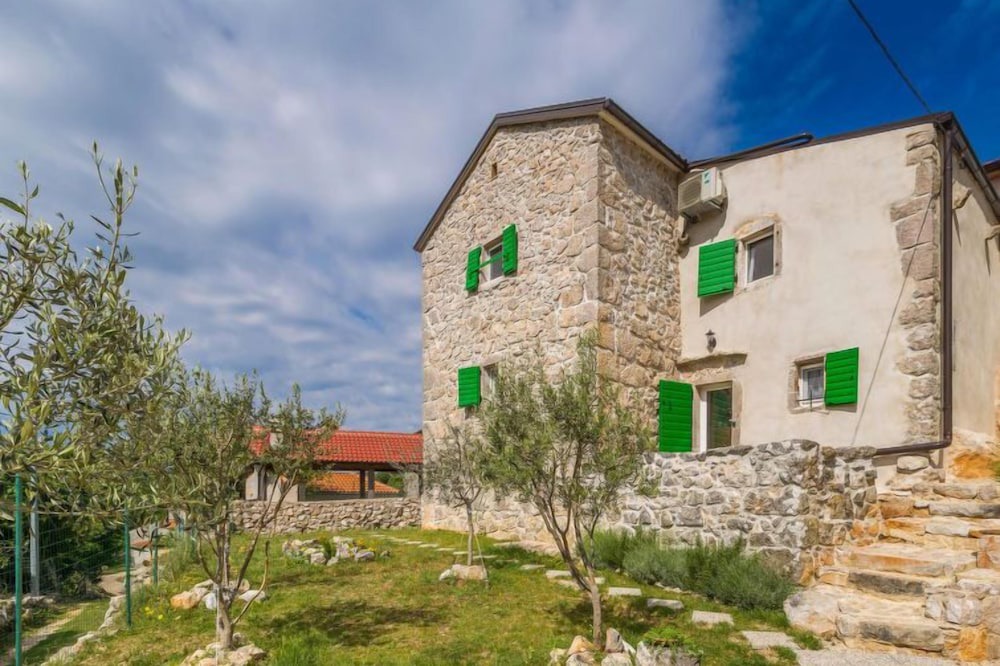Photo of Outdoor in Cres