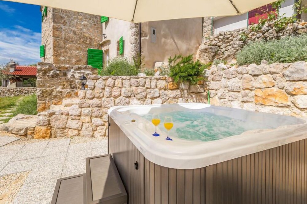 Photo of Outdoor in Cres