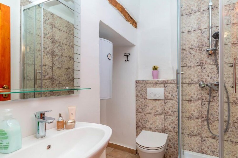 Photo of Bathroom in Cres