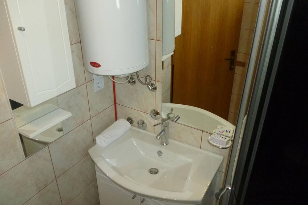 Photo of Bathroom in Seline