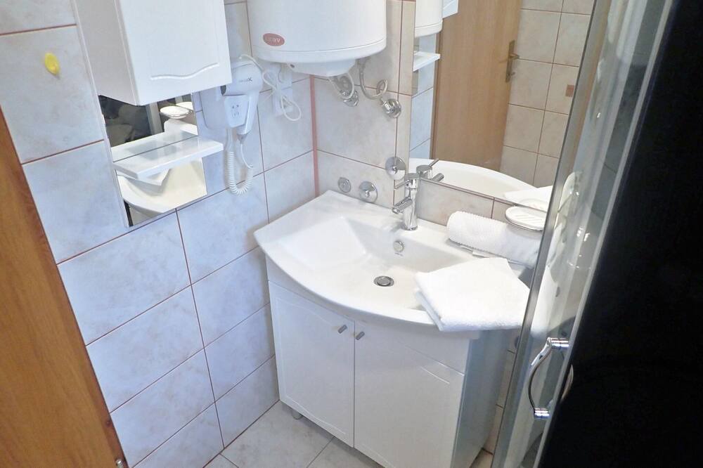 Photo of Bathroom in Seline