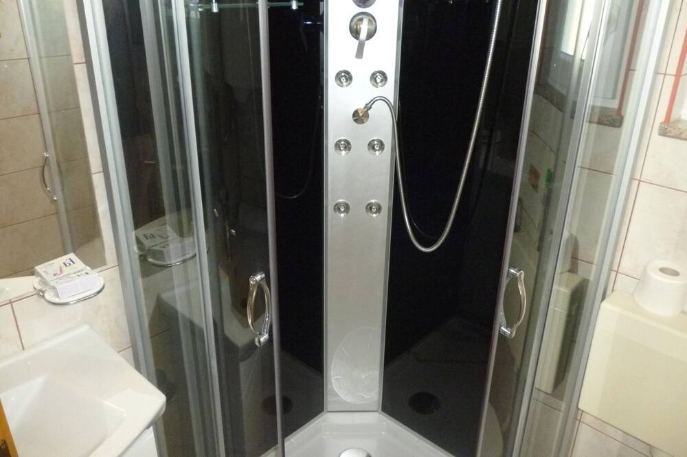 Photo of Bathroom in Seline