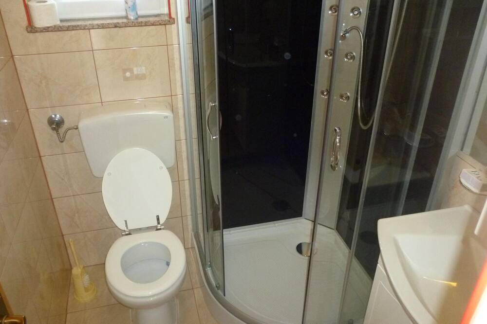 Photo of Bathroom in Seline
