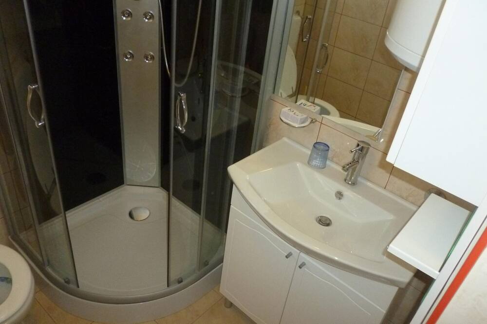 Photo of Bathroom in Seline