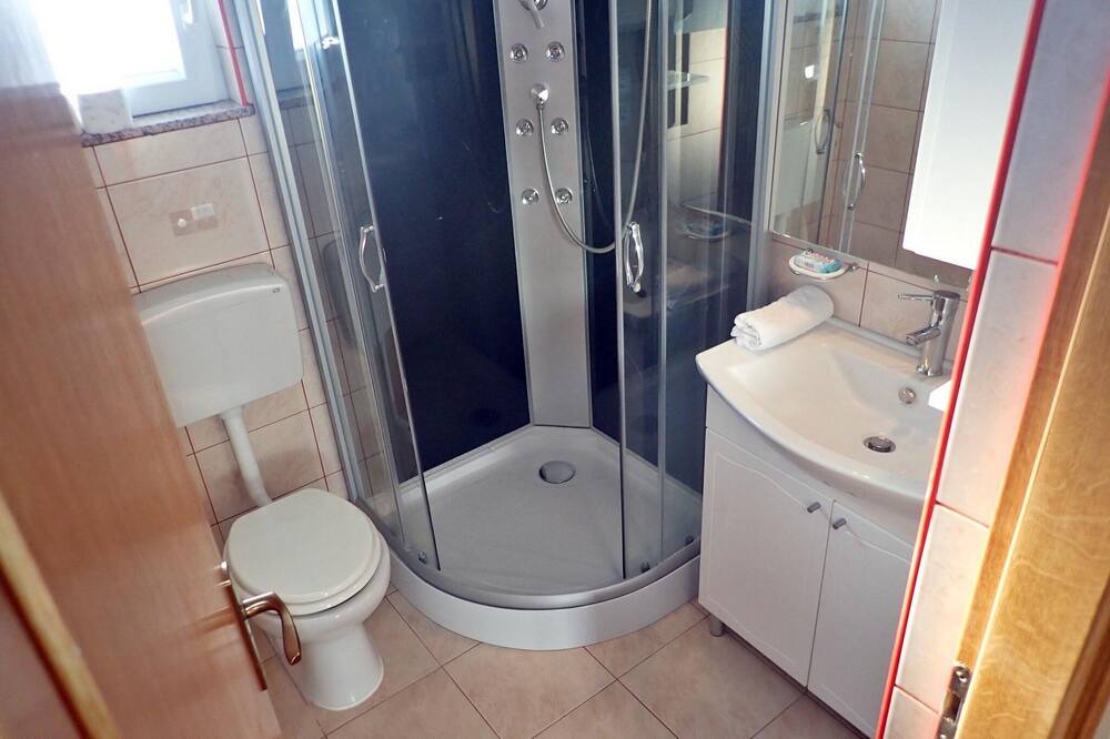 Photo of Bathroom in Seline