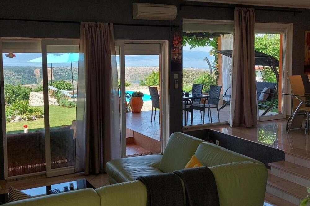 Photo of Livingroom in Smrika