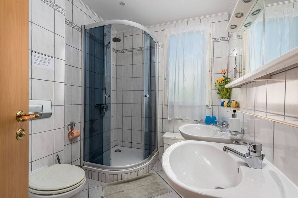 Photo of Bathroom in Kastel