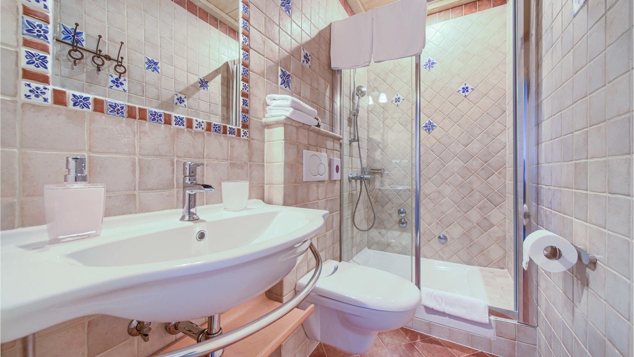 Photo of Bathroom in Porat