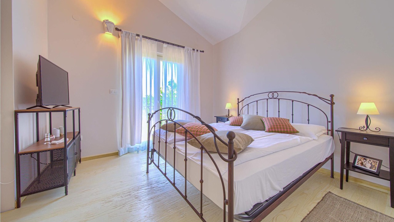 Photo of Others in Porat