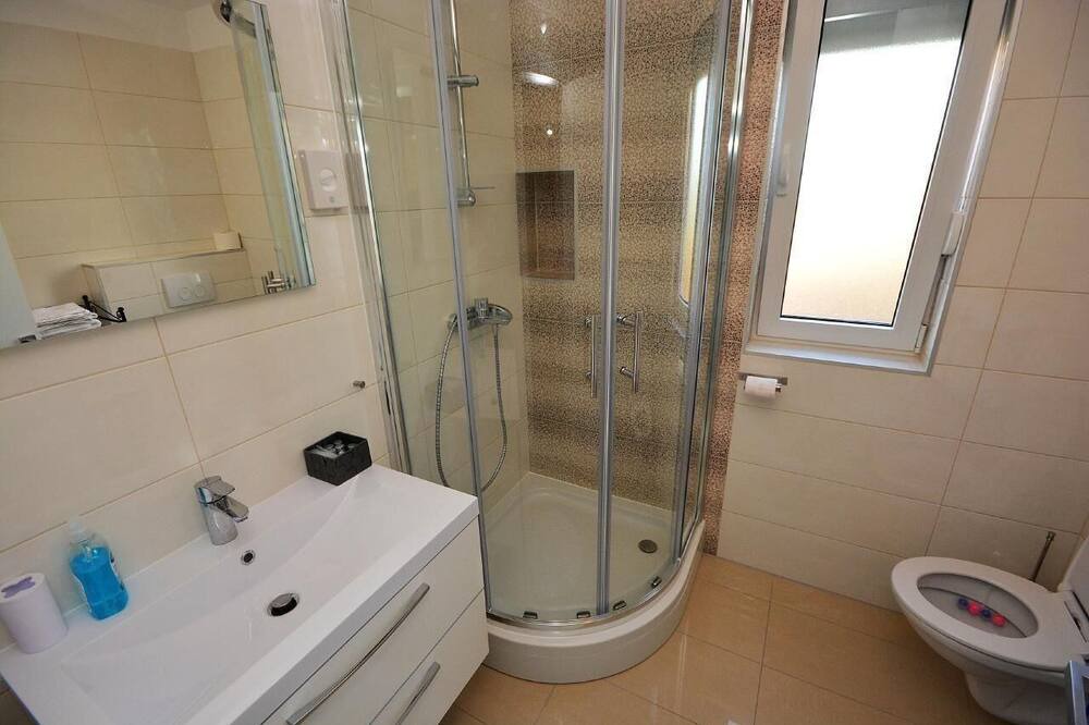 Photo of Bathroom in Turanj