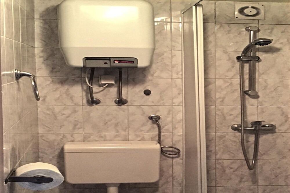 Photo of Bathroom in Metajna
