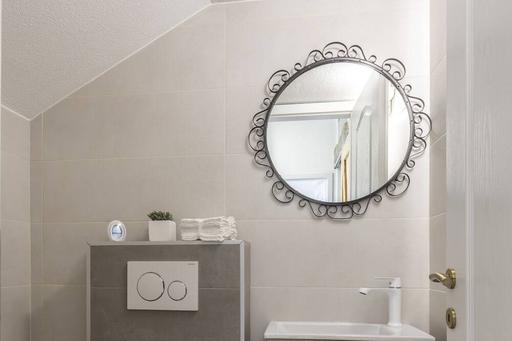 Photo of Bathroom in Tugare
