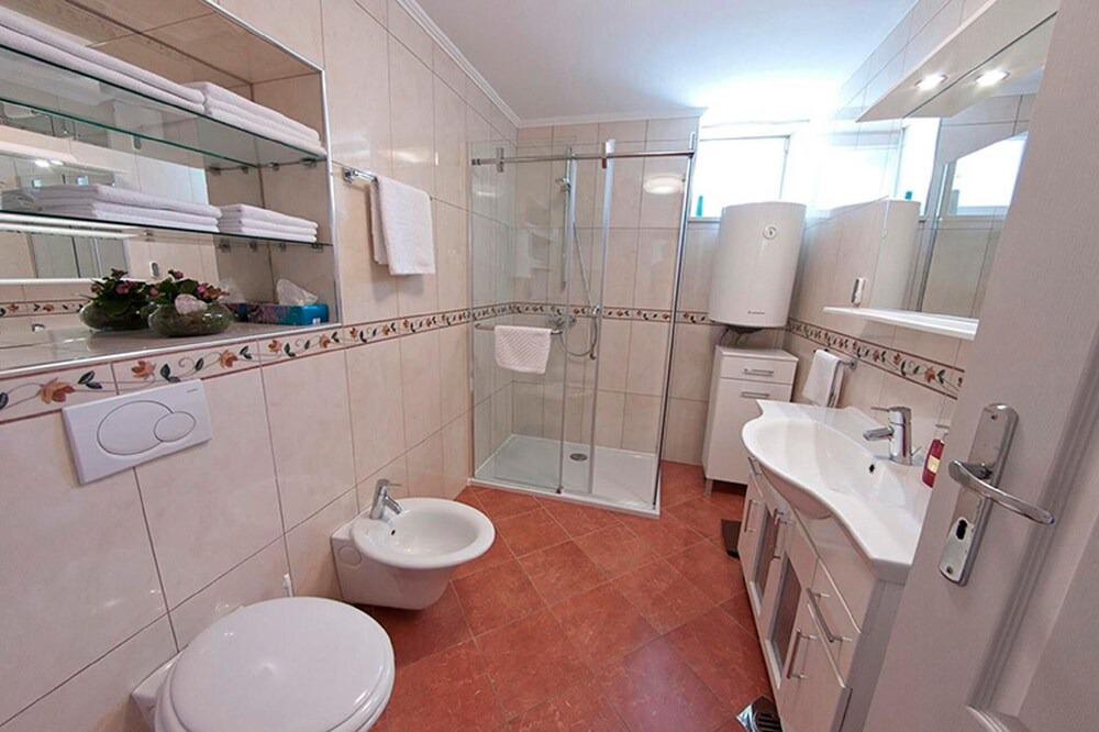 Photo of Bathroom in Plat