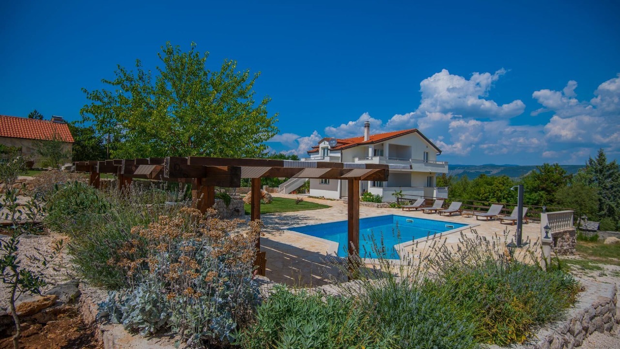 Photo of Outdoor in Grubine