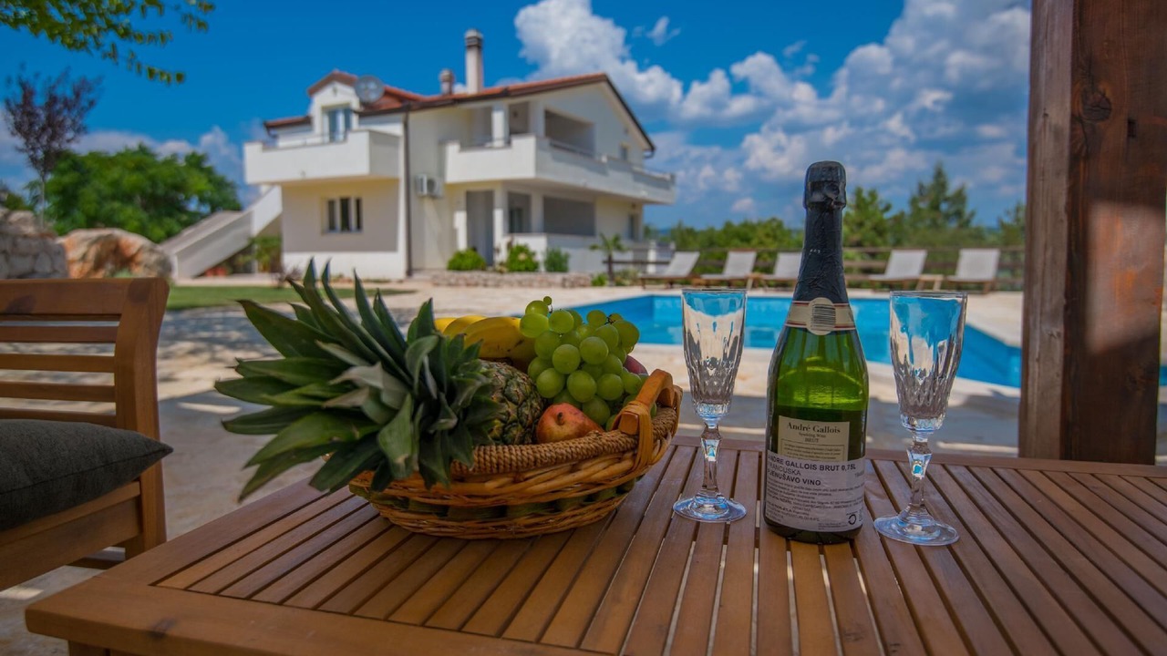 Photo of Patio Balcony in Grubine