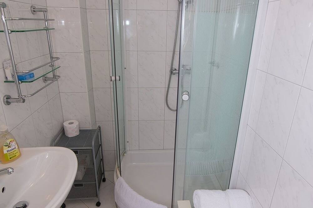 Photo of Bathroom in Cove Murtar
