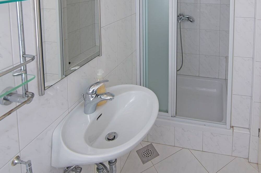 Photo of Bathroom in Cove Murtar