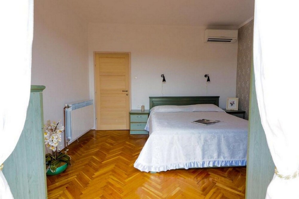 Photo of Bedroom in Mocici