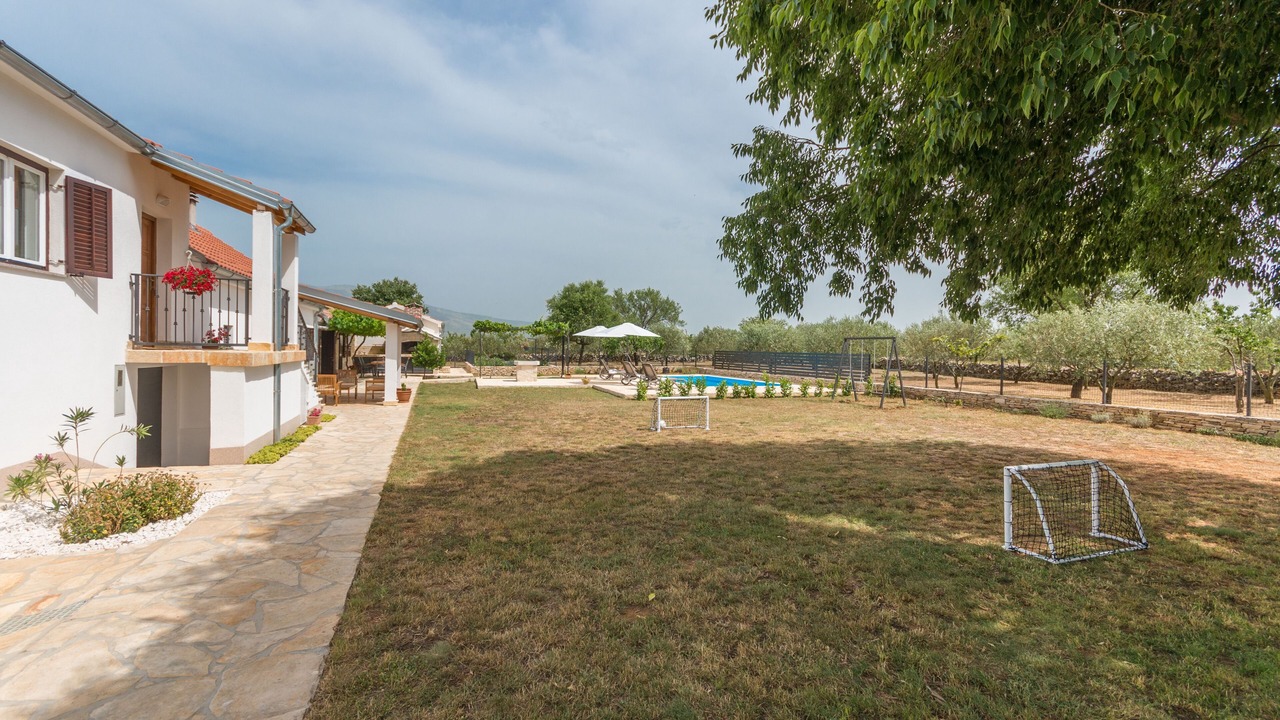 Photo of Outdoor in Oklaj