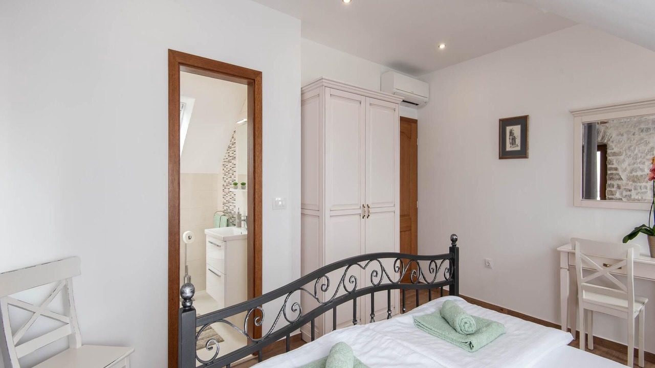 Photo of Bedroom in Loviste