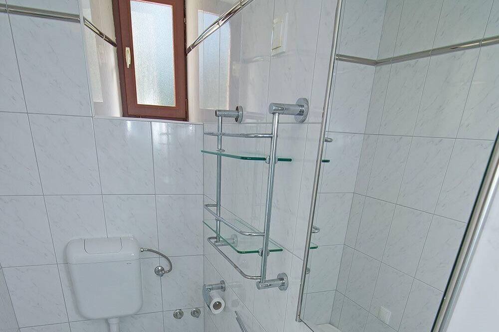 Photo of Bathroom in Cove Murtar