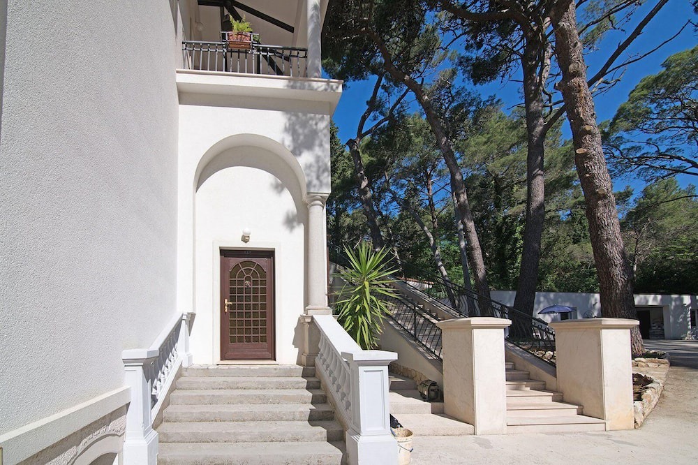Photo of Outdoor in Cove Murtar