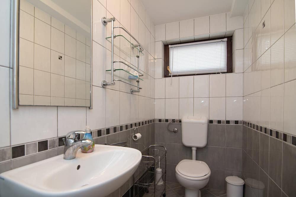 Photo of Bathroom in Cove Murtar
