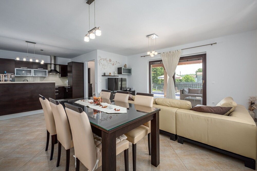 Photo of Livingroom in Tinjan