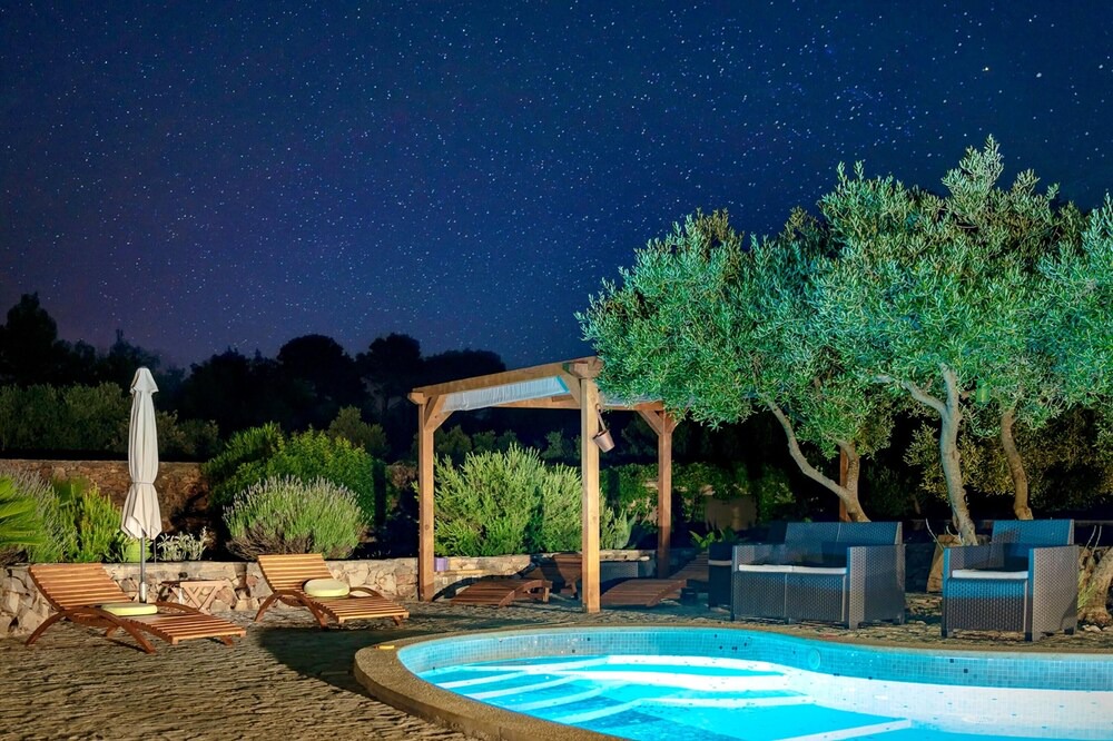 Photo of Outdoor in Cove Basina (Jelsa)