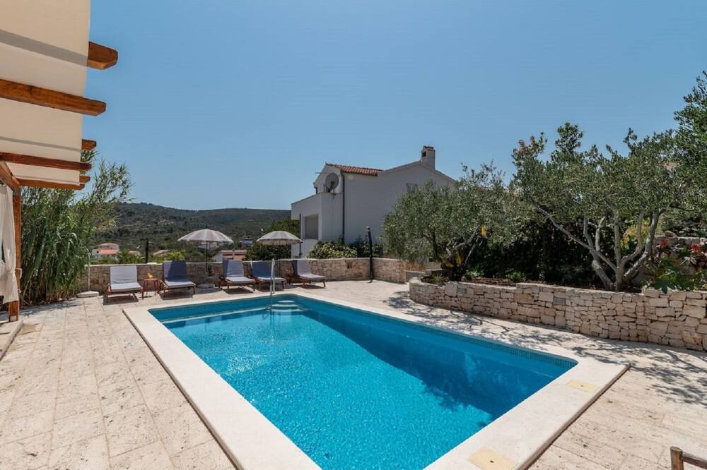 Photo of Outdoor in Slatine