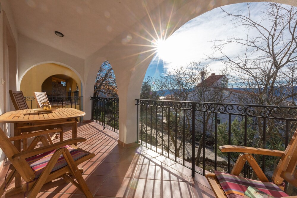 Photo of Patio Balcony in Brzac