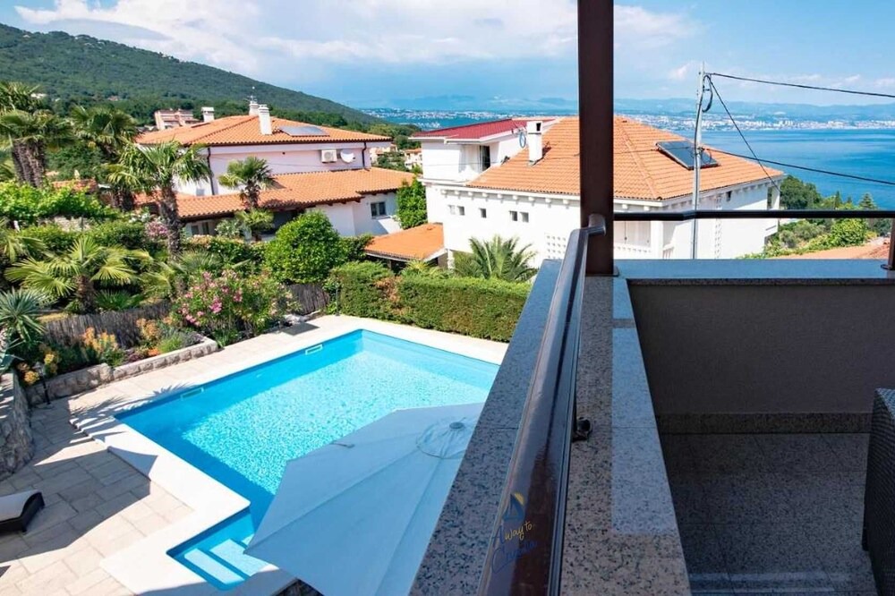 Photo of Outdoor in Ika