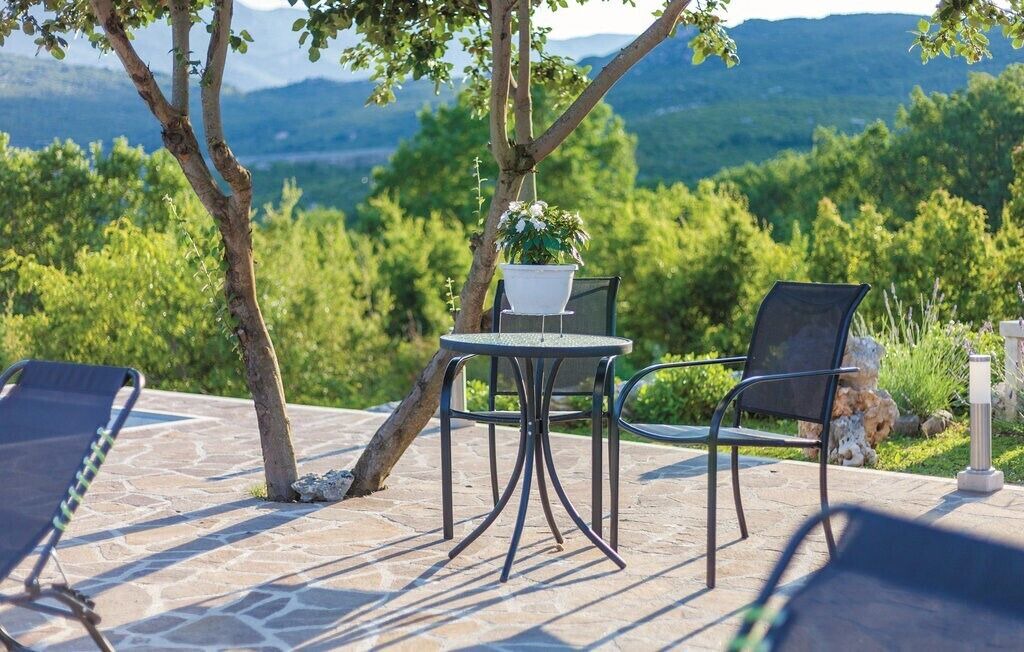 Photo of Outdoor in Srijane