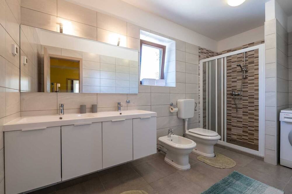 Photo of Bathroom in Farini