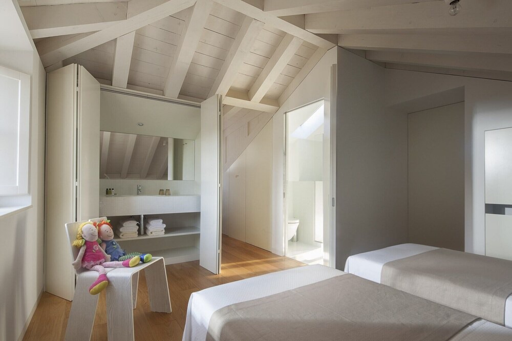Photo of Bedroom in Pile