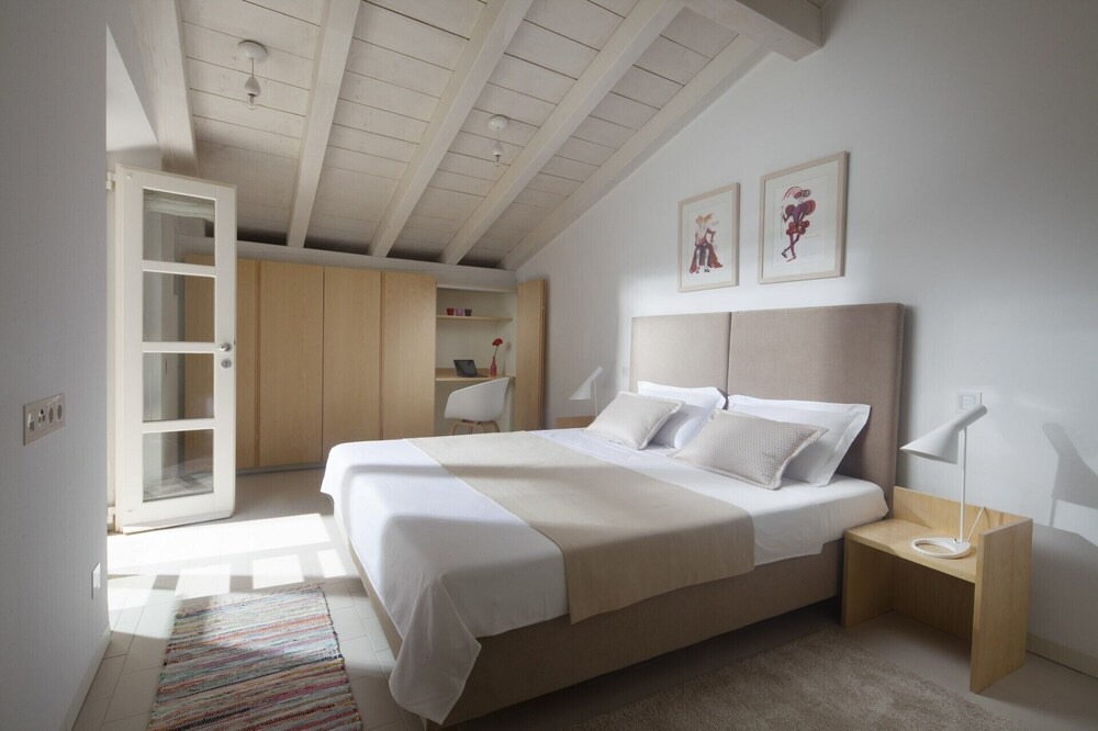 Photo of Bedroom in Pile
