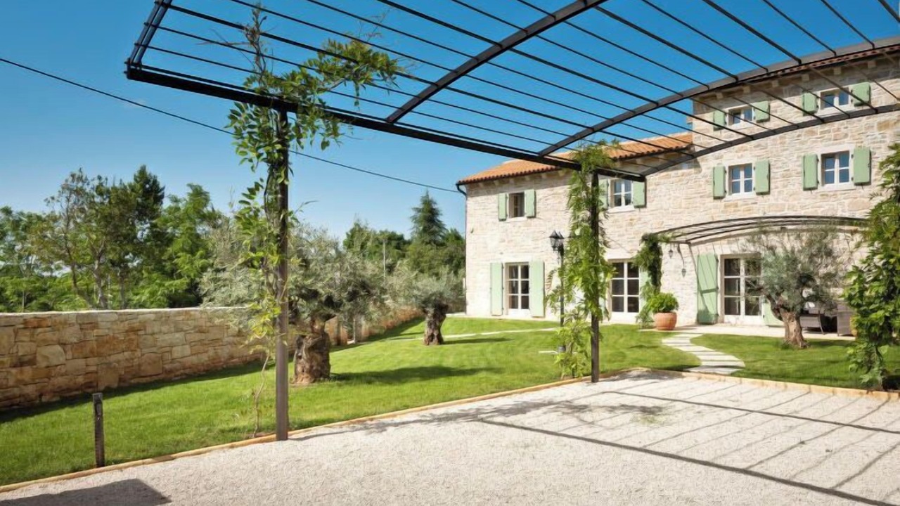Photo of Outdoor in Modrusani
