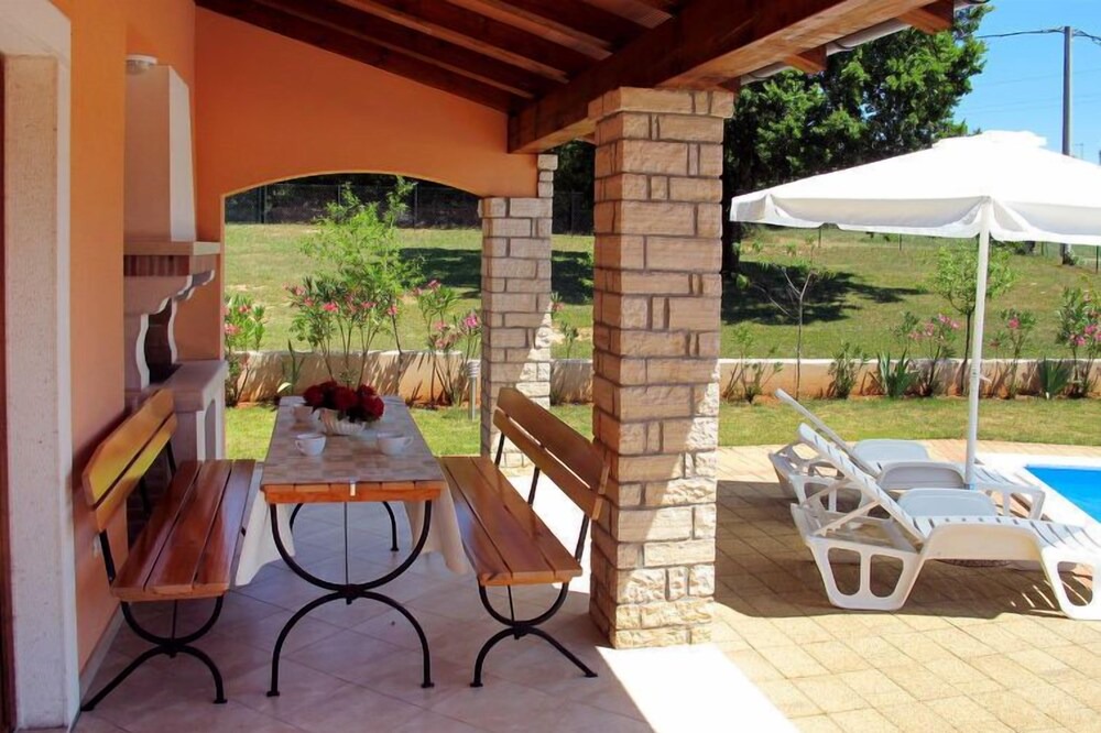 Photo of Patio Balcony in Mofardini