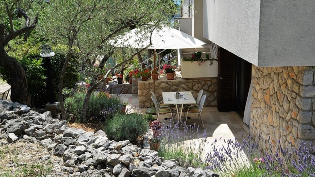 Photo of Outdoor in Cres