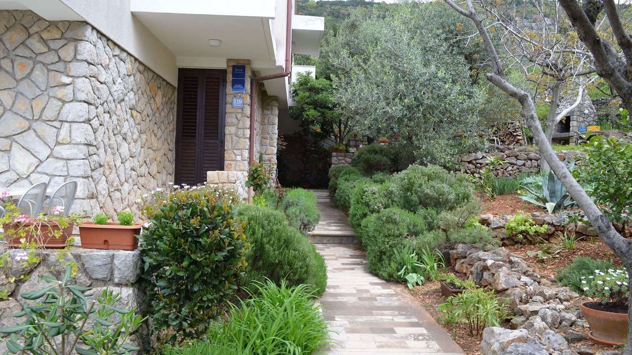Photo of Outdoor in Cres