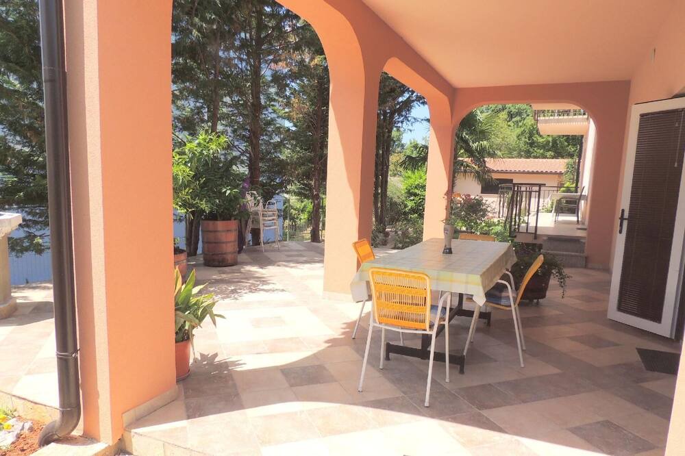 Photo of Patio Balcony in Brzac