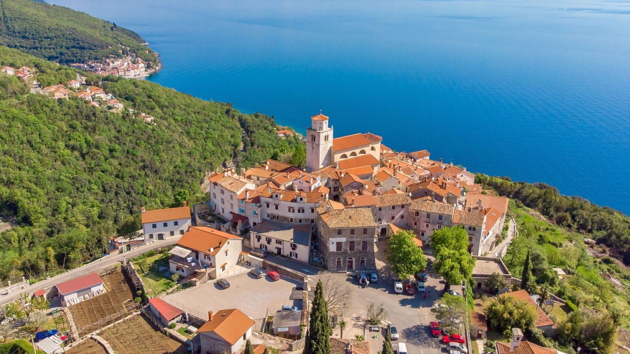 Photo of Outdoor in Plomin