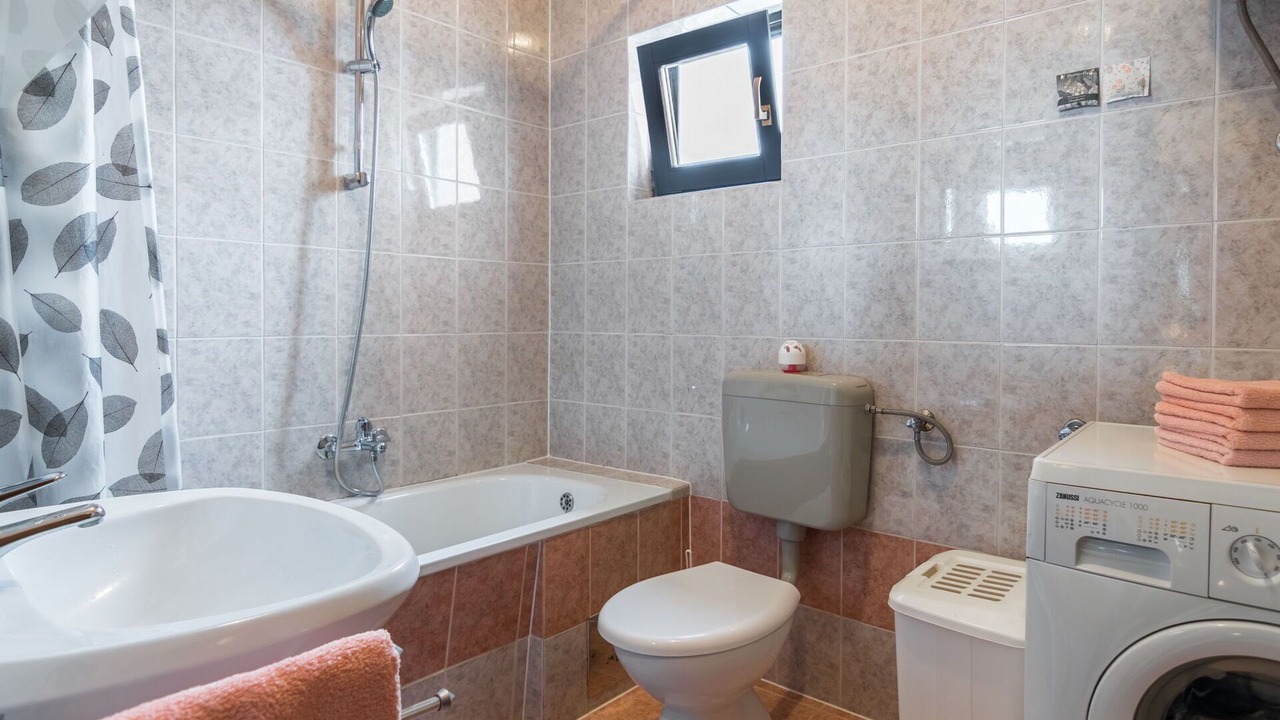 Photo of Bathroom in Plomin