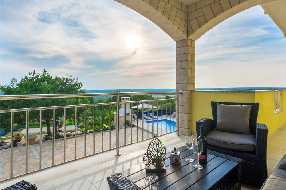 Photo of Patio Balcony in Lisicici