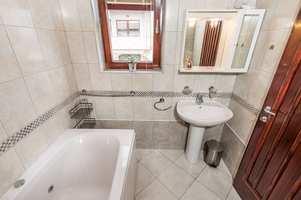 Photo of Bathroom in Tar