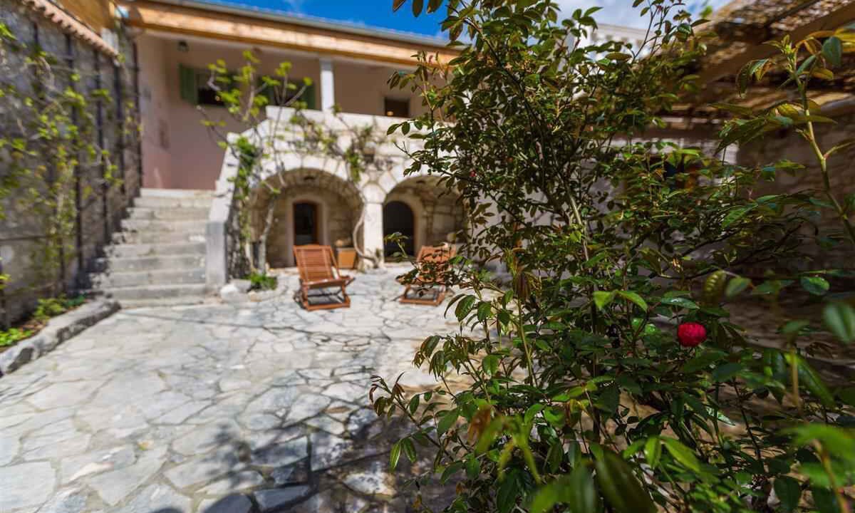 Photo of Patio Balcony in Grizane