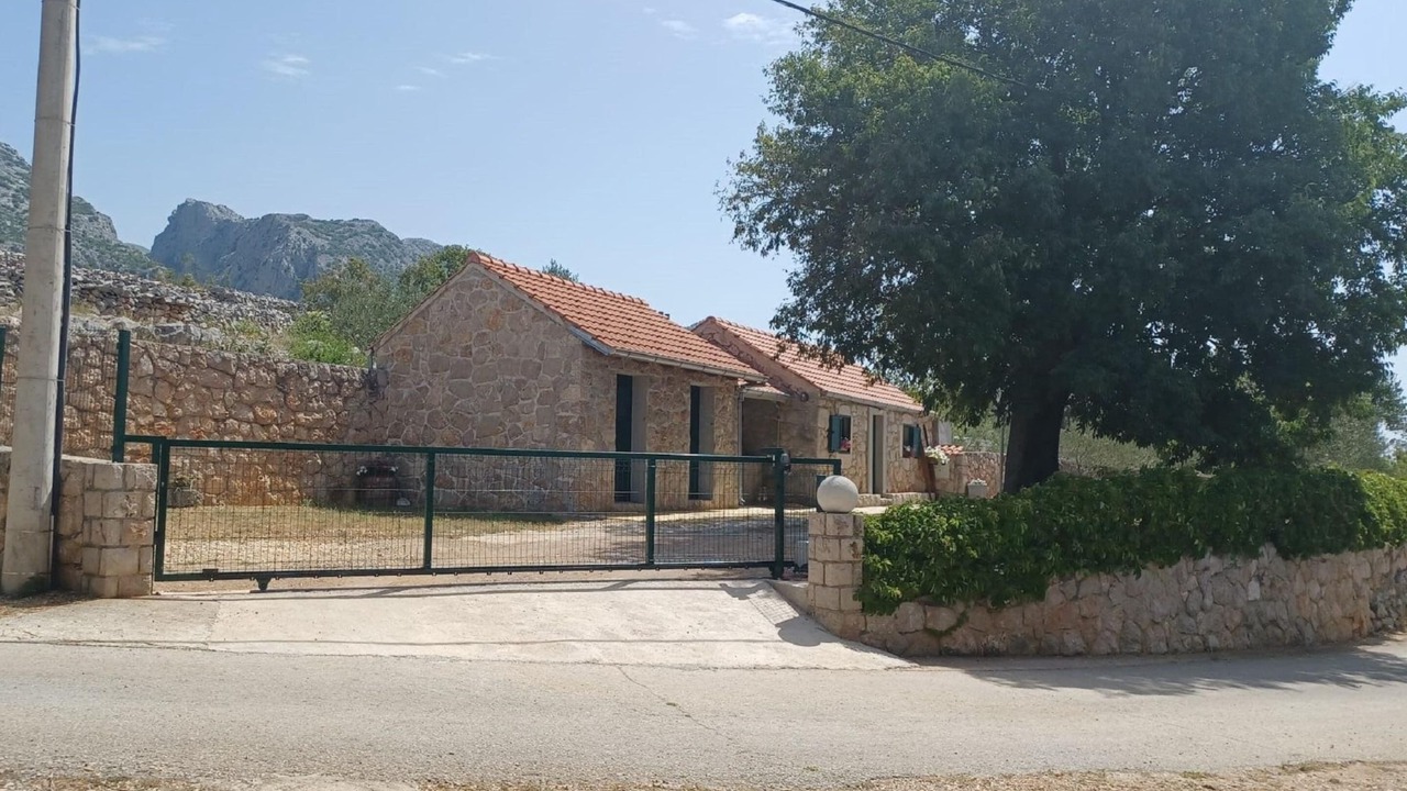Photo of Outdoor in Seline