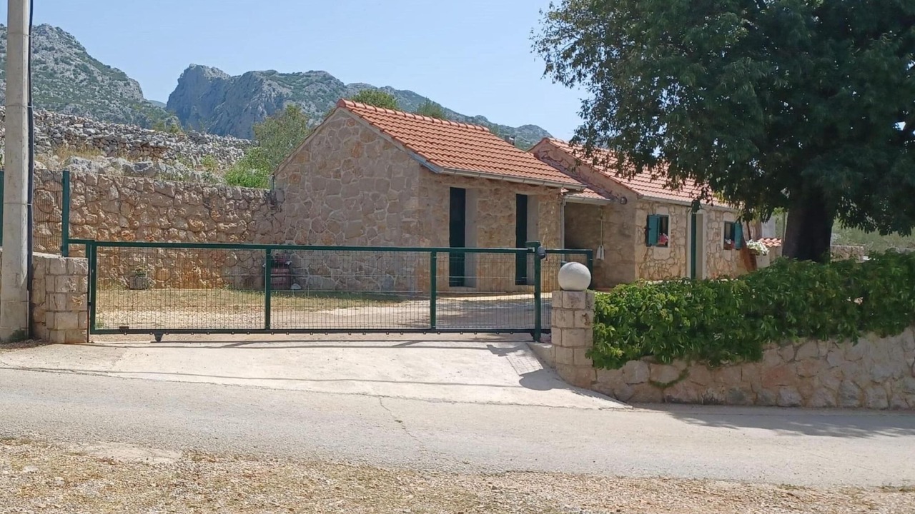 Photo of Outdoor in Seline